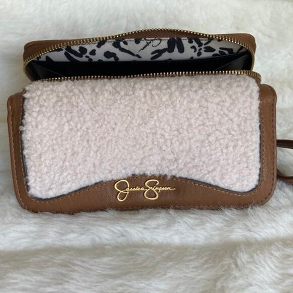 Brand New JESSICA SIMPSON Faux Lambs Wool Top Flap Tri-Fold Vegan Brown - Picture 9 of 9